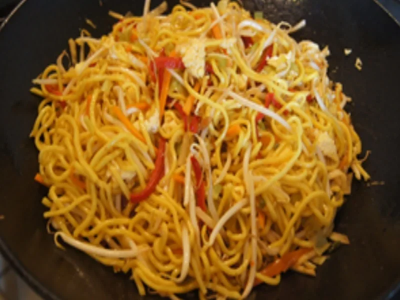 Chinesische Mie-Nudeln mit Ei und Gemüse und frittierten Hähnchenbrustfiletwürfeln - Rezept - Bild Nr. 28