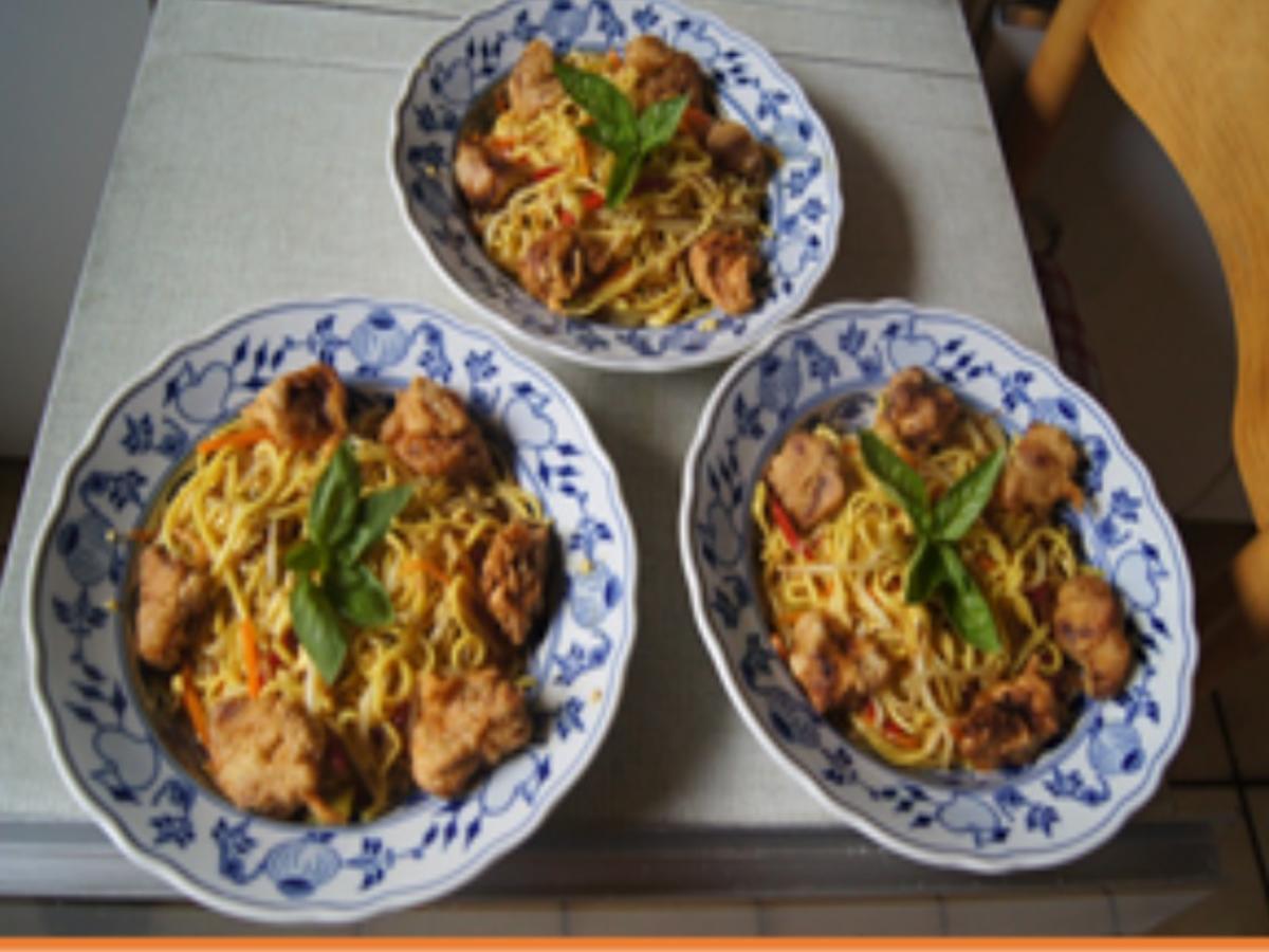 Chinesische Mie-Nudeln mit Ei und Gemüse und frittierten Hähnchenbrustfiletwürfeln - Rezept - Bild Nr. 29