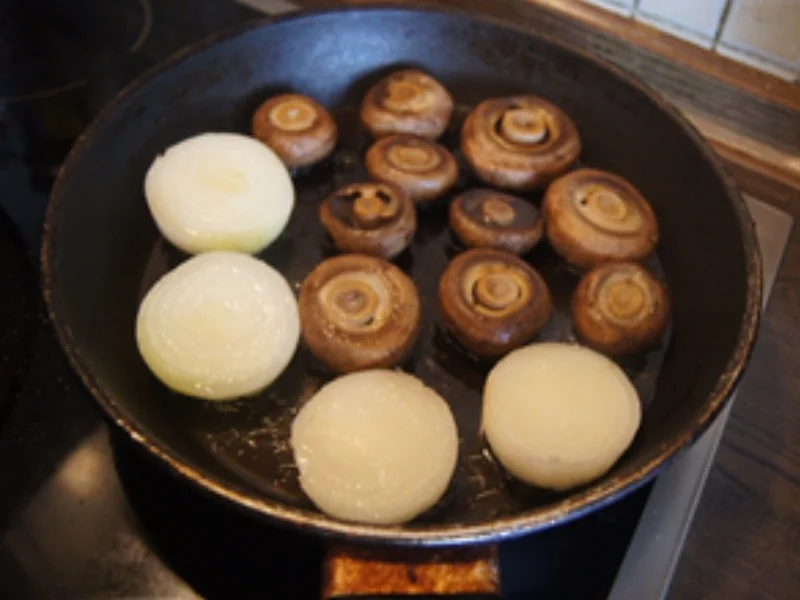 Nackensteak mit gebratenen Zwiebeln und braunen Champignons - Rezept - Bild Nr. 8
