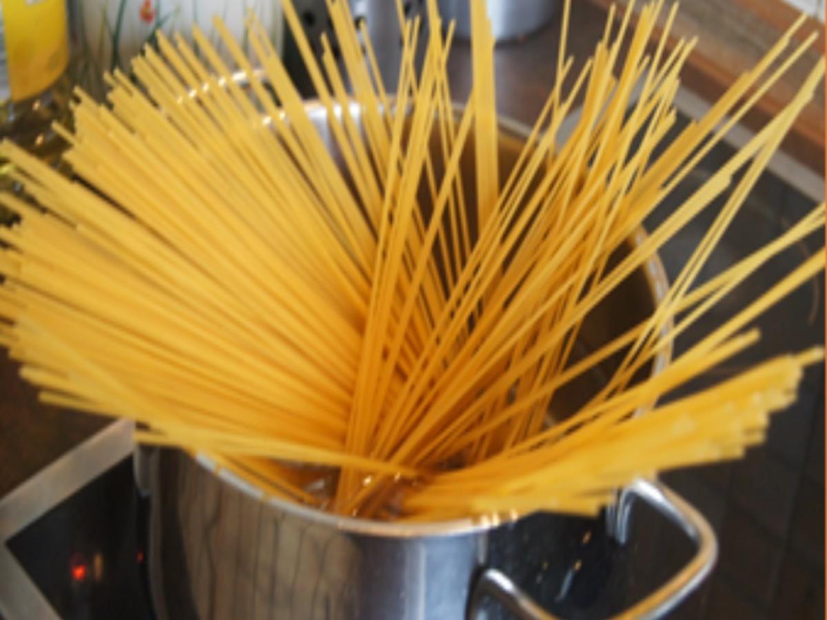 Spaghetti mit pikanter Tomatensauce und Garnelen - Rezept - Bild Nr. 16782