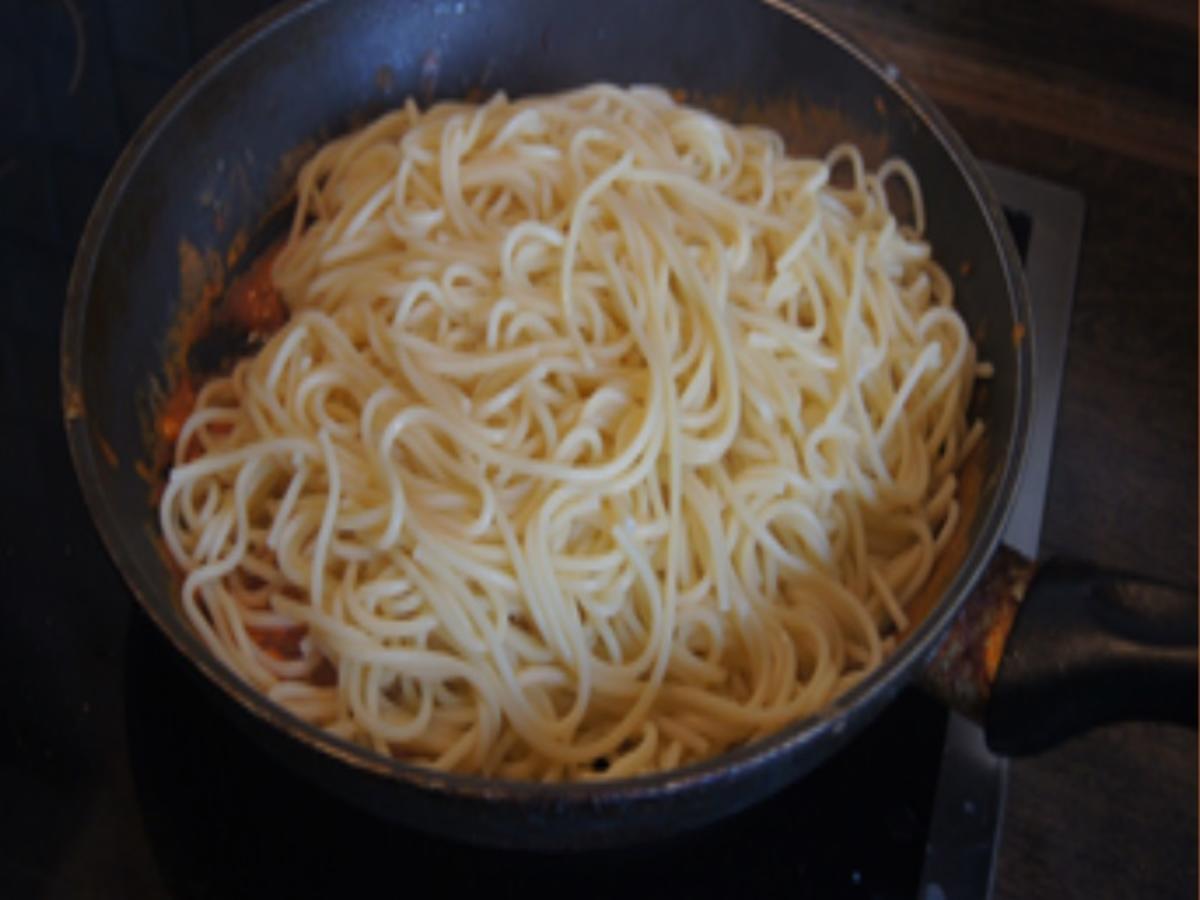 Spaghetti mit pikanter Tomatensauce und Garnelen - Rezept - Bild Nr. 16783