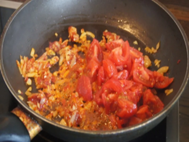 Spaghetti mit pikanter Tomatensauce und Garnelen - Rezept - Bild Nr. 16787