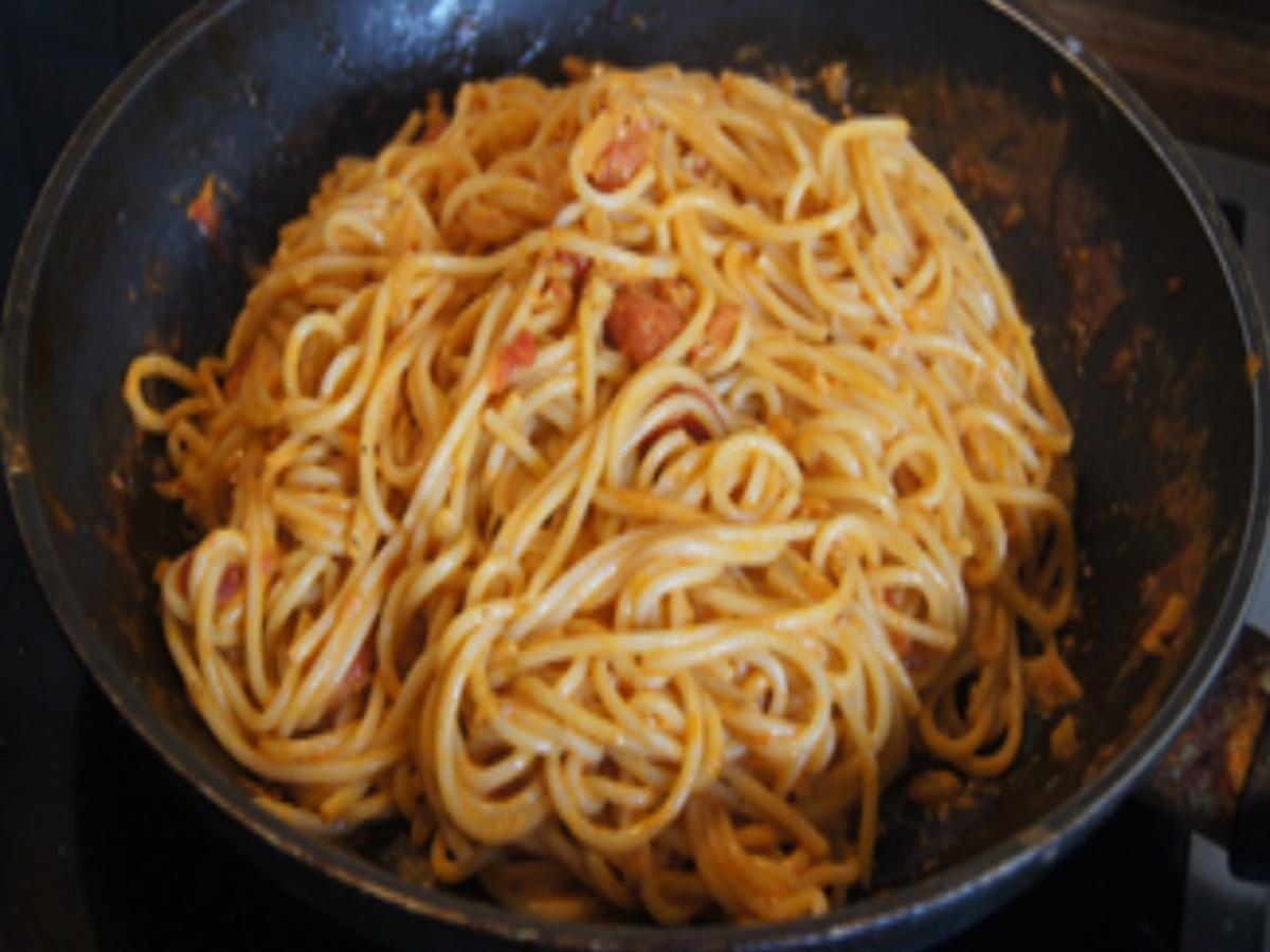 Spaghetti mit pikanter Tomatensauce und Garnelen - Rezept - Bild Nr. 16791