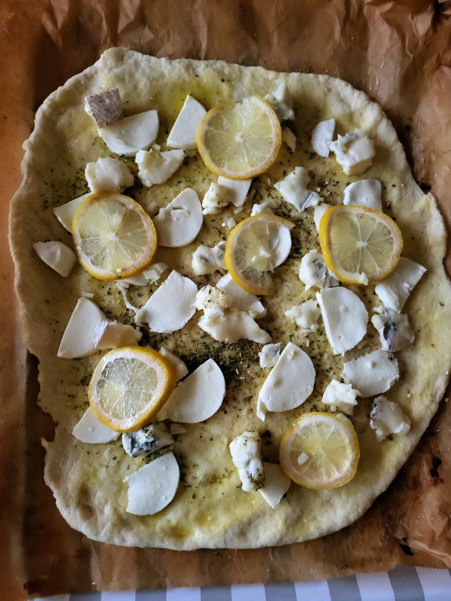 Pizza Bianca mit Zitrone - Rezept - Bild Nr. 16784