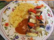 Schweinefilet-Paprika-Zucchini-Zwiebel-Spieße mit Currysauce und Basmatireis - Rezept - Bild Nr. 16780
