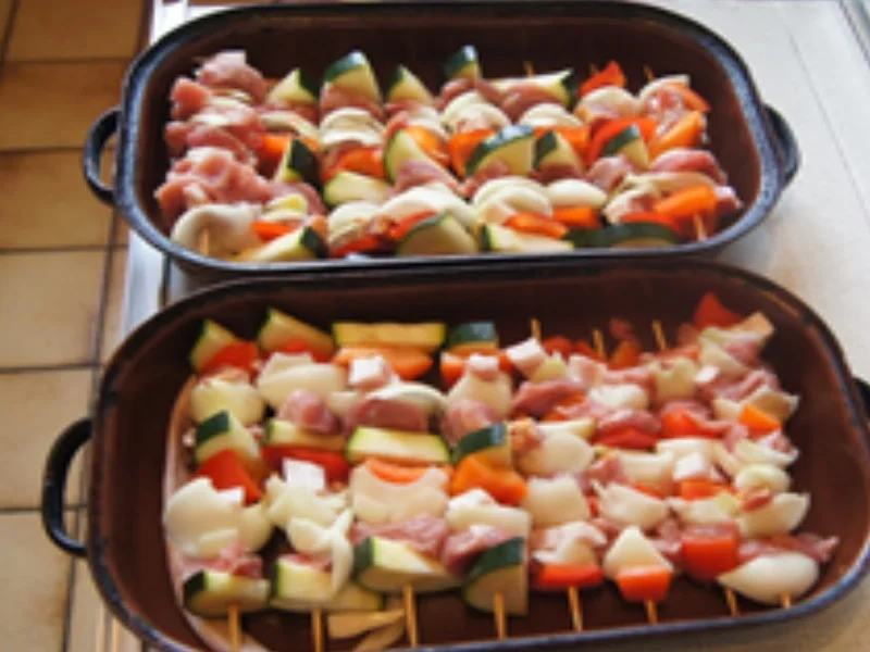 Schweinefilet-Paprika-Zucchini-Zwiebel-Spieße mit Currysauce und Basmatireis - Rezept - Bild Nr. 16783