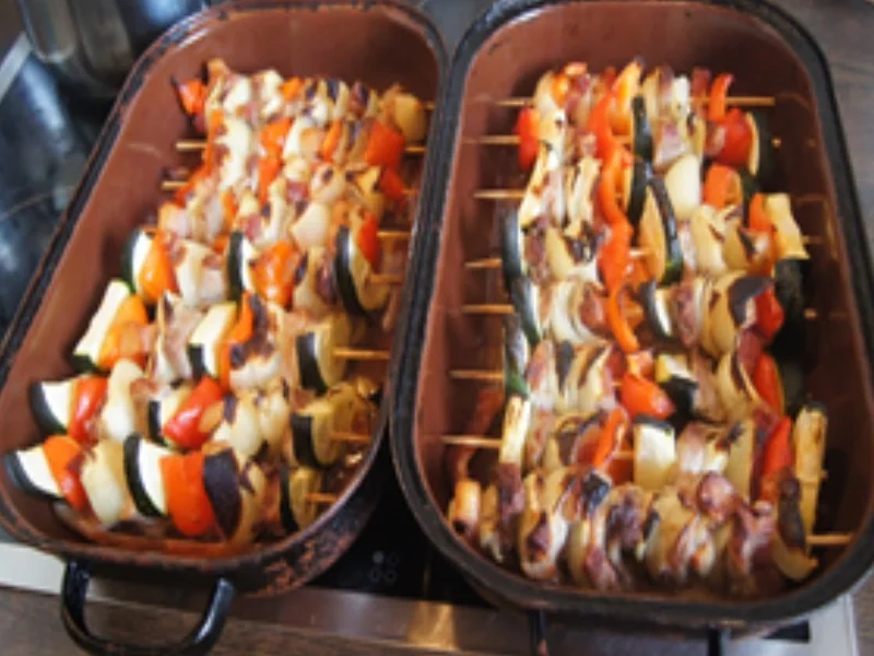 Schweinefilet-Paprika-Zucchini-Zwiebel-Spieße mit Currysauce und Basmatireis - Rezept - Bild Nr. 16785