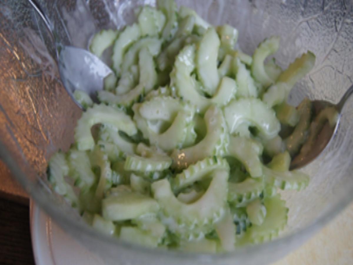 Seelachsfilet mit Gurkensalat und Kartoffelstampf - Rezept - Bild Nr. 10