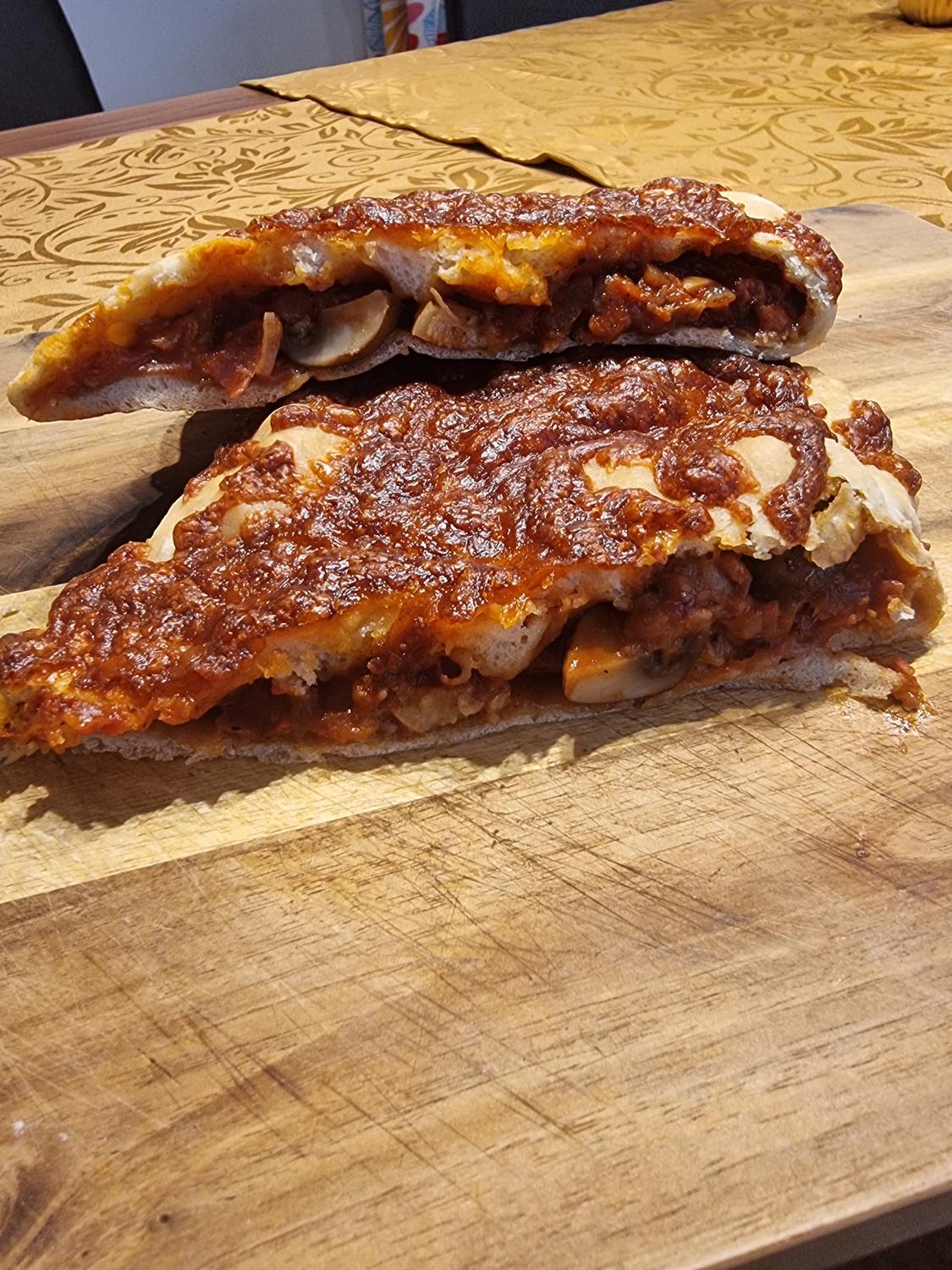 Calzone mit Champignos und Schinken - Rezept - kochbar.de