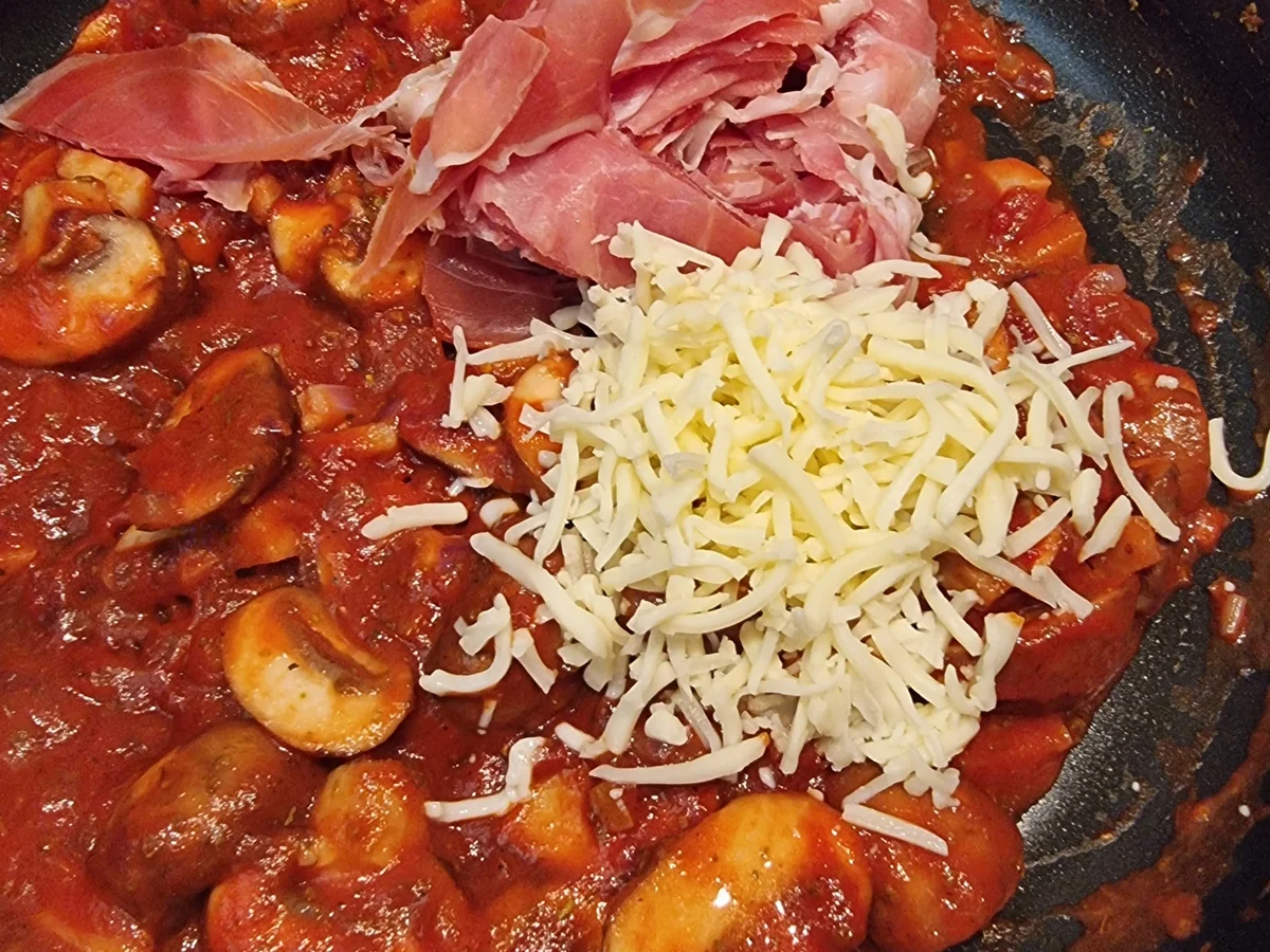 Calzone mit Champignos und Schinken - Rezept - Bild Nr. 16786