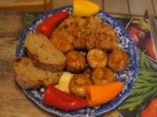 Paniertes Schweinesteak mit Champignons und Snack-Paprikas - Rezept - Bild Nr. 16780