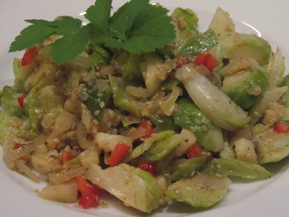 Salate: Herbstlicher Rosenkohlsalat - Rezept - Bild Nr. 2