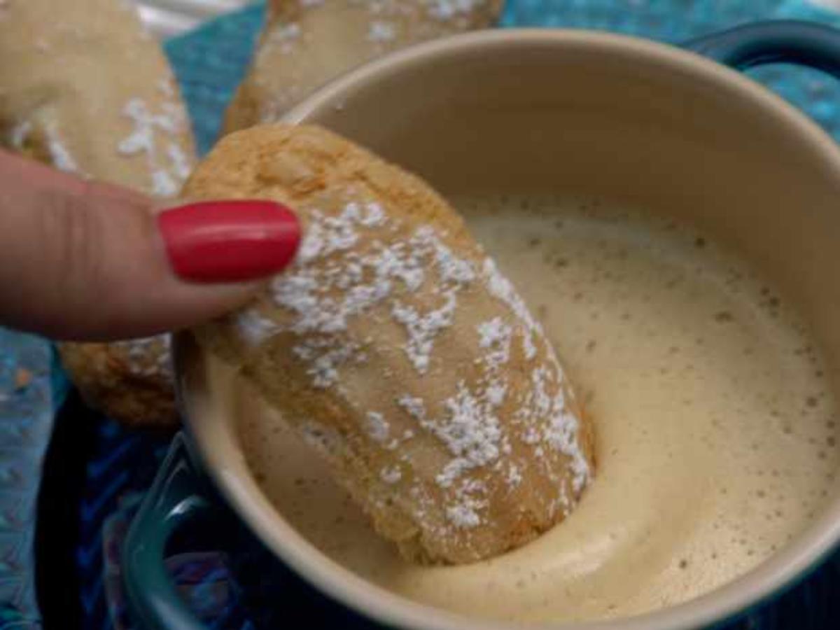 Zabaglione mit Beerensalat und Löffelbisquits - Rezept - Bild Nr. 3