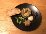 Thunfisch-Duo, marinierte Avocado und Wasabi-Espuma - Rezept - Bild Nr. 2
