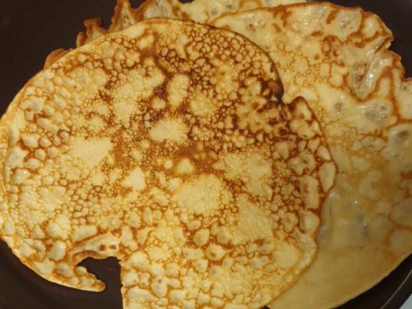 Pfannkuchen Grundrezept - schnell &amp; einfach - von kochkroko