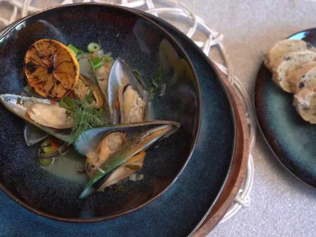 Rezept: Muscheln in Weißweinsauce mit Schalotten, Dill und Sellerie Bild Nr. 16809 Muscheln in Weißweinsauce mit Schalotten, Dill und Sellerie - Rezept - Bild Nr. 16809