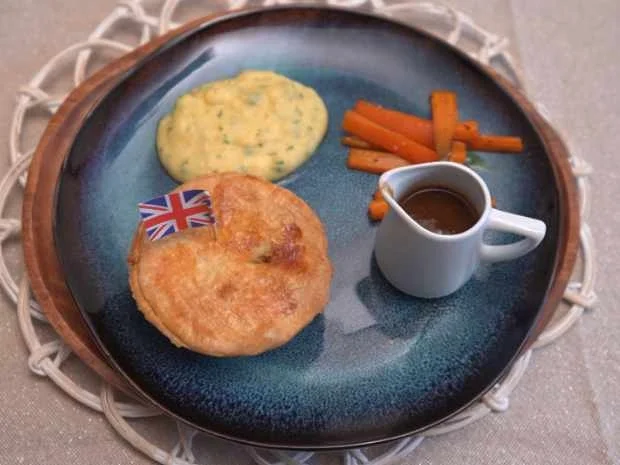 Englischer Pie und Honig-Salz Karotten mit Kartoffelbrei - Rezept - Bild Nr. 2