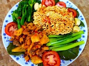 Knusprigen Nudeln mit Kailan und würziger Sauce - Rezept - Bild Nr. 16809