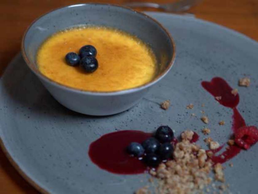 Creme Brûlée mit Beerenspiegel und Krokant - einfach - von Das perfekte ...