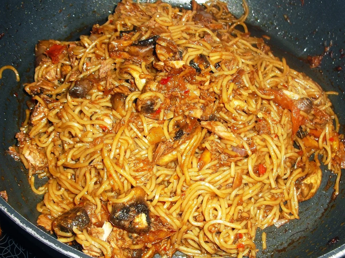 Gebratene Nudeln mit Champignons und Thunfisch - Rezept - Bild Nr. 16820