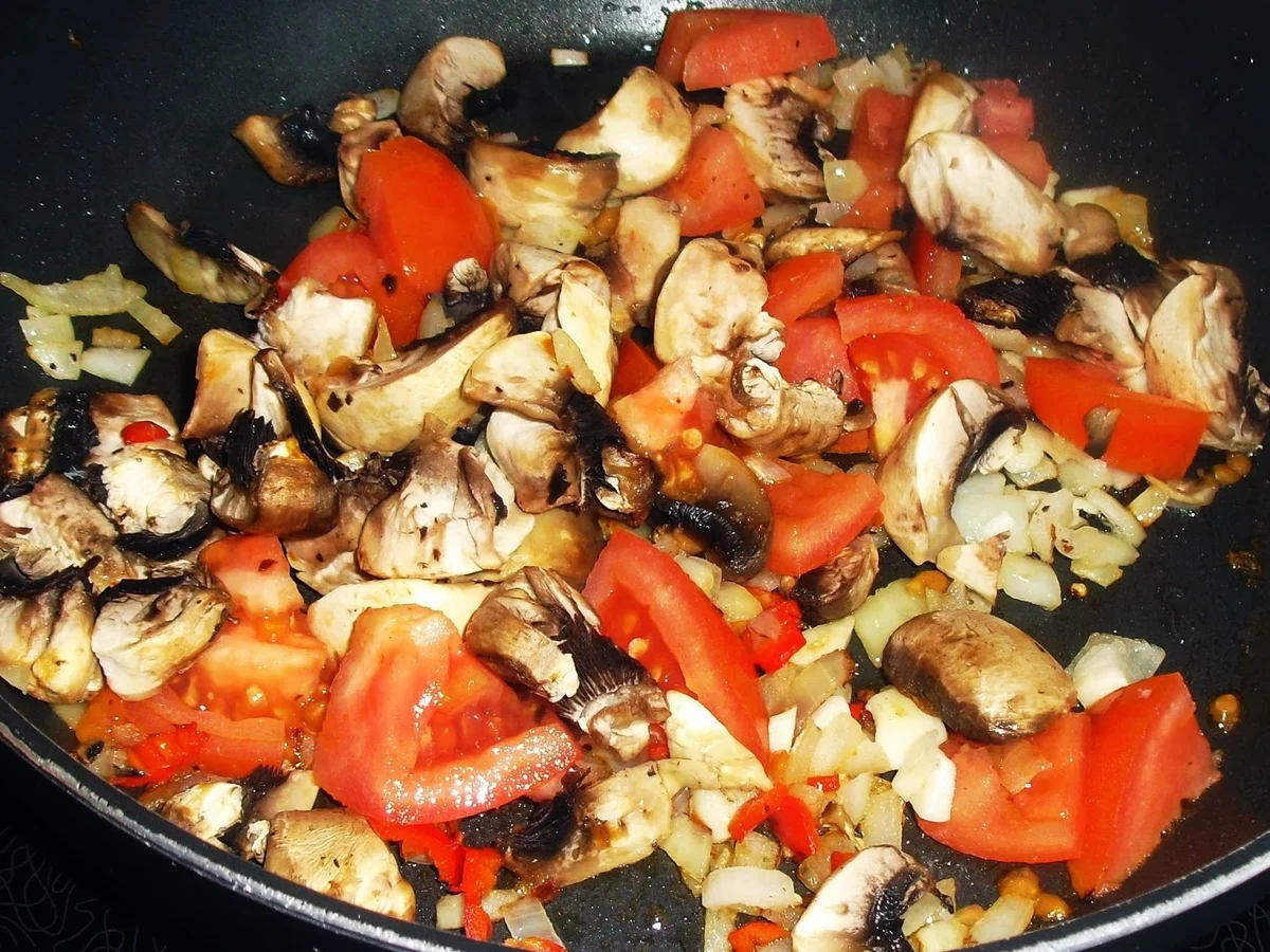 Gebratene Nudeln mit Champignons und Thunfisch - Rezept - Bild Nr. 16822