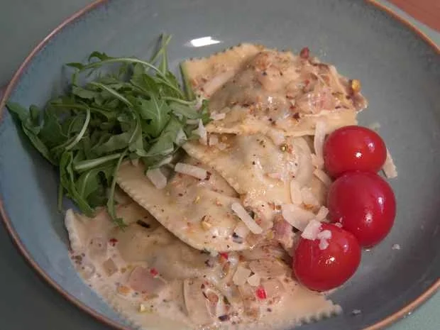 Rezept: Ravioli mit Champignonfüllung und Pistaziensoße Bild Nr. 2 Ravioli mit Champignonfüllung und Pistaziensoße - Rezept - Bild Nr. 2