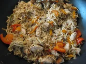 Gebratene Wok-Nudeln mit Hähnchenfleisch, Gemüse und süß-saurer Soße - Rezept - Bild Nr. 16819