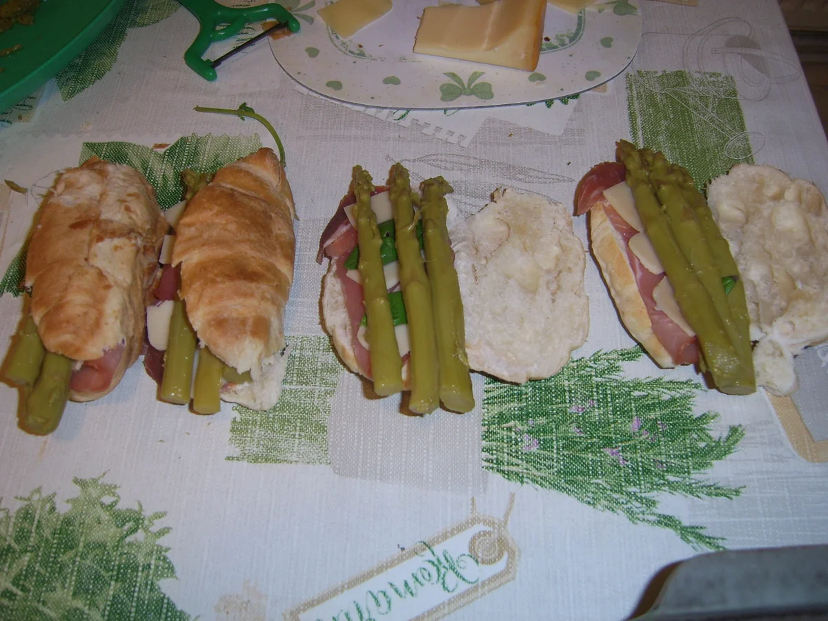 Gefüllte Croissant mit Schinken, Spargel und Käse - Rezept - Bild Nr. 7