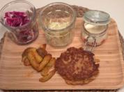 Schnitzel im Kartoffelteigmantel mit Kartoffelspalten und Kohlsalat - Rezept - Bild Nr. 2
