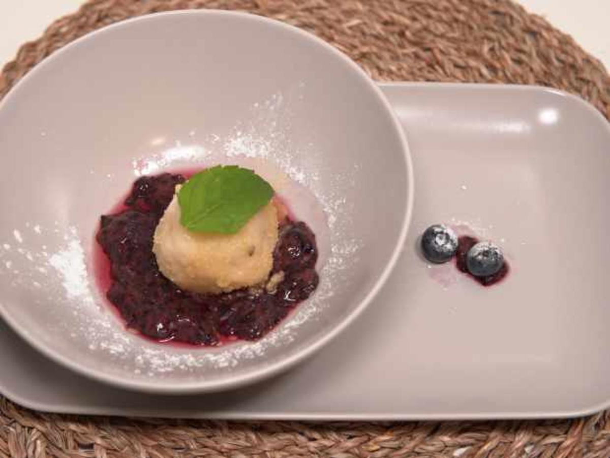 Marillenknödel mit Semmelbrösel auf Fruchtspiegel - von Das perfekte Dinner