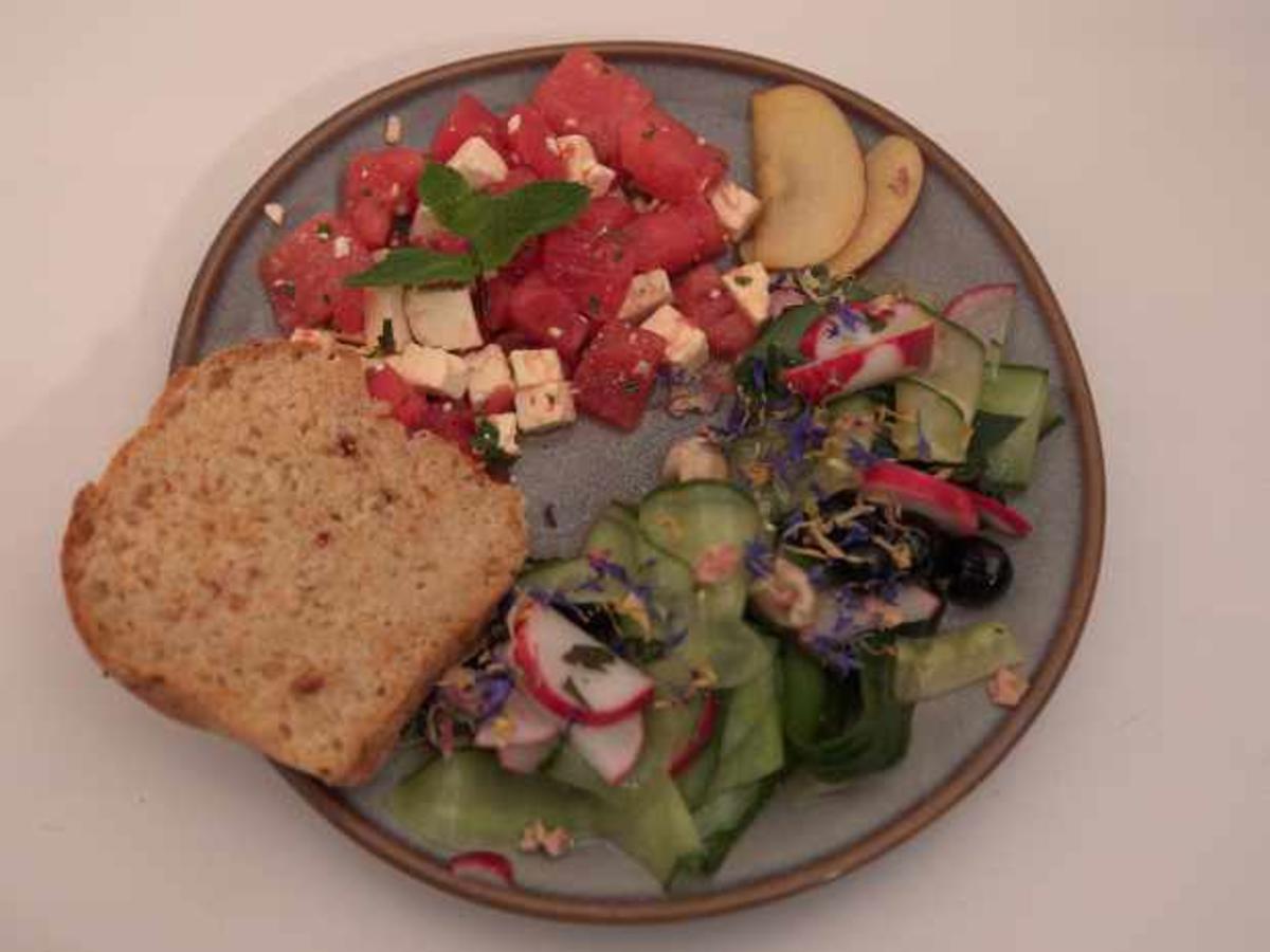 Melonen-Feta-Salat und Heidelbeer-Gurkensalat - Rezept - Bild Nr. 16822