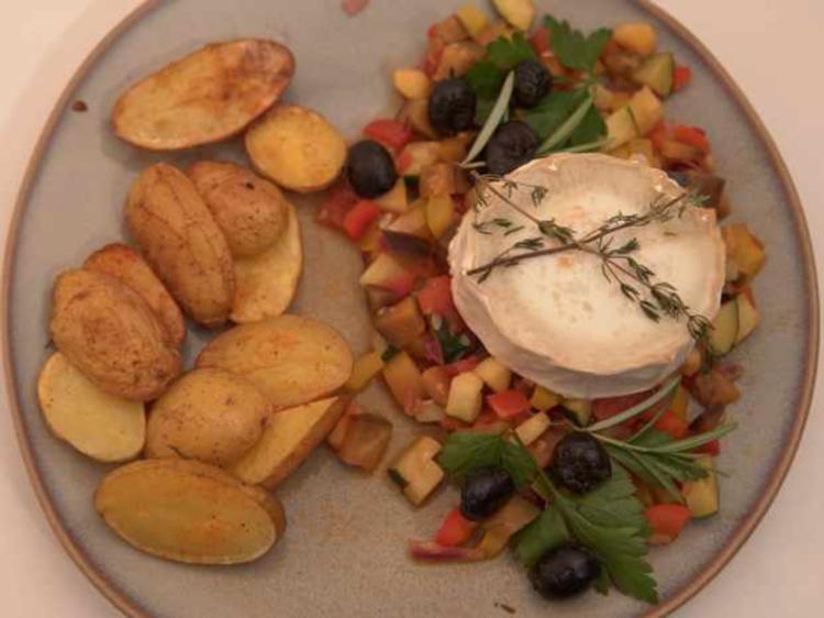 Apfel- Ratatouille mit Ziegenkäse und Rosmarin-Kartoffeln - Rezept ...