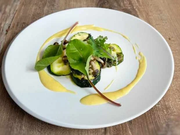 Gegrilltes Zucchini-Carpaccio mit Parmesan-Zabaione (Kristina Vogel) - Rezept - Bild Nr. 16831