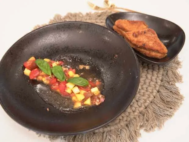 Tomaten-Mango-Salat mit Büffel-Camembert-Toast - Rezept - Bild Nr. 16831