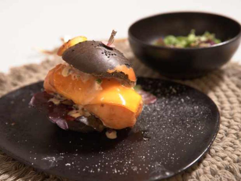 Backfischburger mit Wildkräutersalat - Rezept - kochbar.de