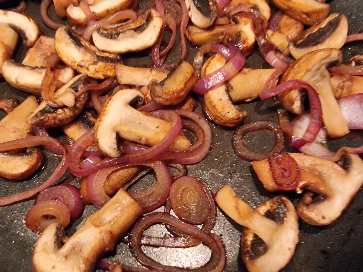 Frikadellen mit Pilzrahmsauce - Rezept - Bild Nr. 16844