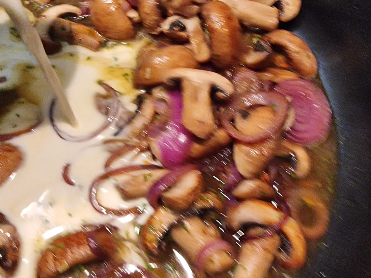 Frikadellen mit Pilzrahmsauce - Rezept - Bild Nr. 16845