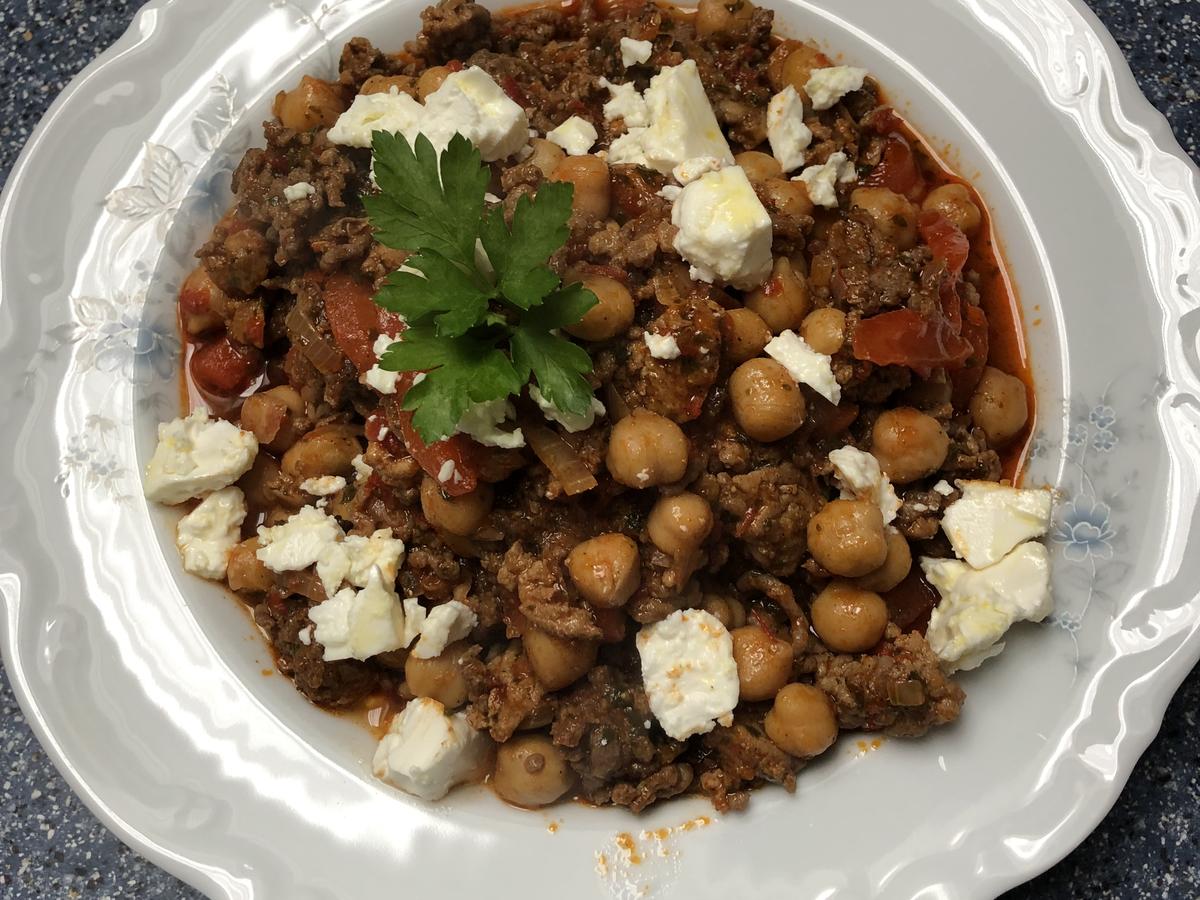 Hackfleischpfanne Mit Kichererbsen, Paprika Und Feta - Rezept Mit Bild ...