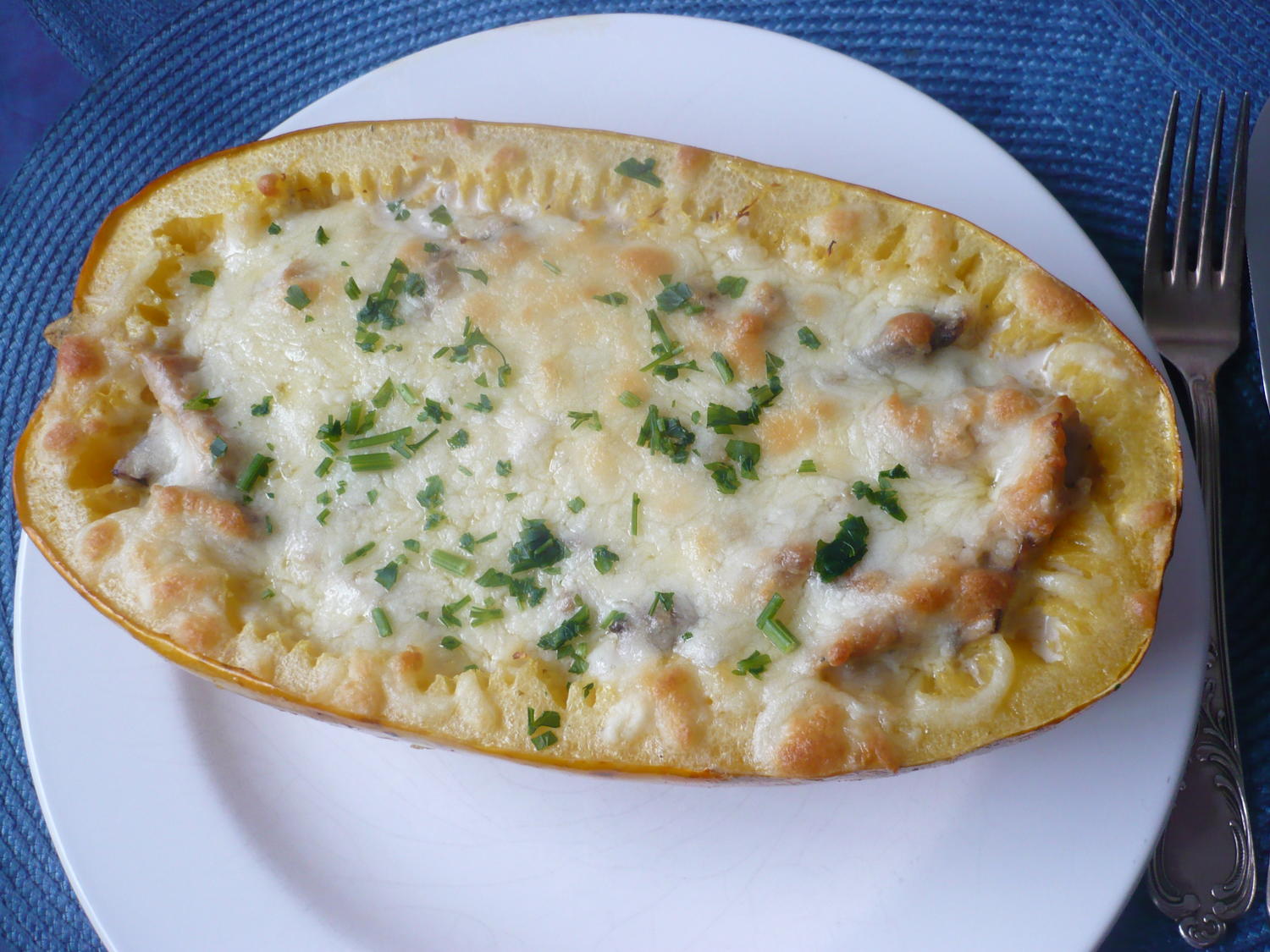 Spaghettikürbis mit Geschnetzeltem - Rezept - kochbar.de