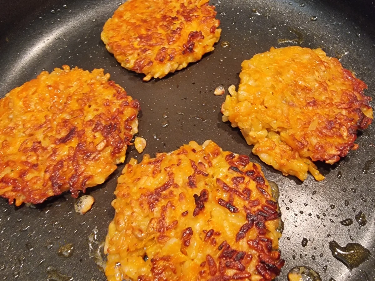 Risotto-Reis-Puffer mit Kräuterquark - Rezept - Bild Nr. 16841