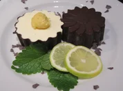 Rezept: Dessert: Cremiges Zitroneneis im Schokofรถrmchen Bild Nr. 16844 Dessert: Cremiges Zitroneneis im Schokofรถrmchen - Rezept - Bild Nr. 16844