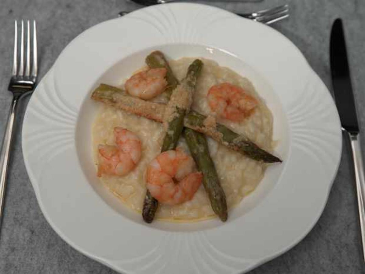 Parmesanrisotto mit Garnelen und grünem Spargel - Rezept - kochbar.de