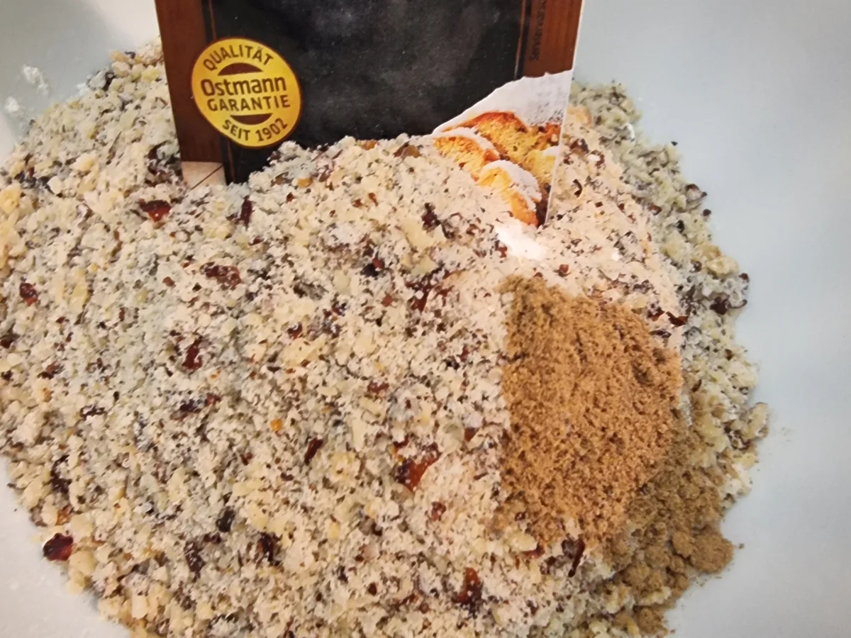 Schokoladen-Gugelhupf mit Traubensaft-Guss - Rezept - Bild Nr. 16847