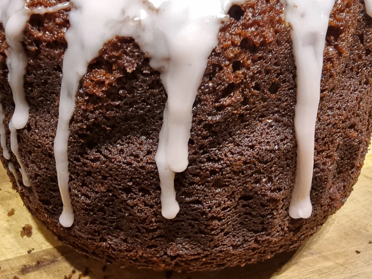 Schokoladen-Gugelhupf mit Traubensaft-Guss - Rezept - Bild Nr. 16854