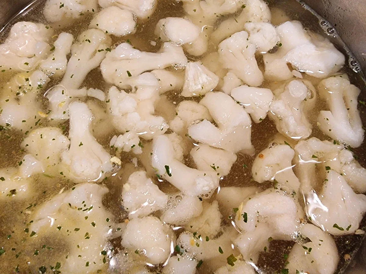 Gemüse-Nudelsuppe mit Bratwurstklößchen - Rezept - Bild Nr. 16849