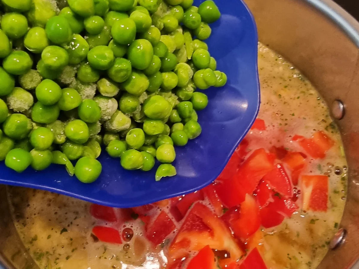 Gemüse-Nudelsuppe mit Bratwurstklößchen - Rezept - Bild Nr. 16852