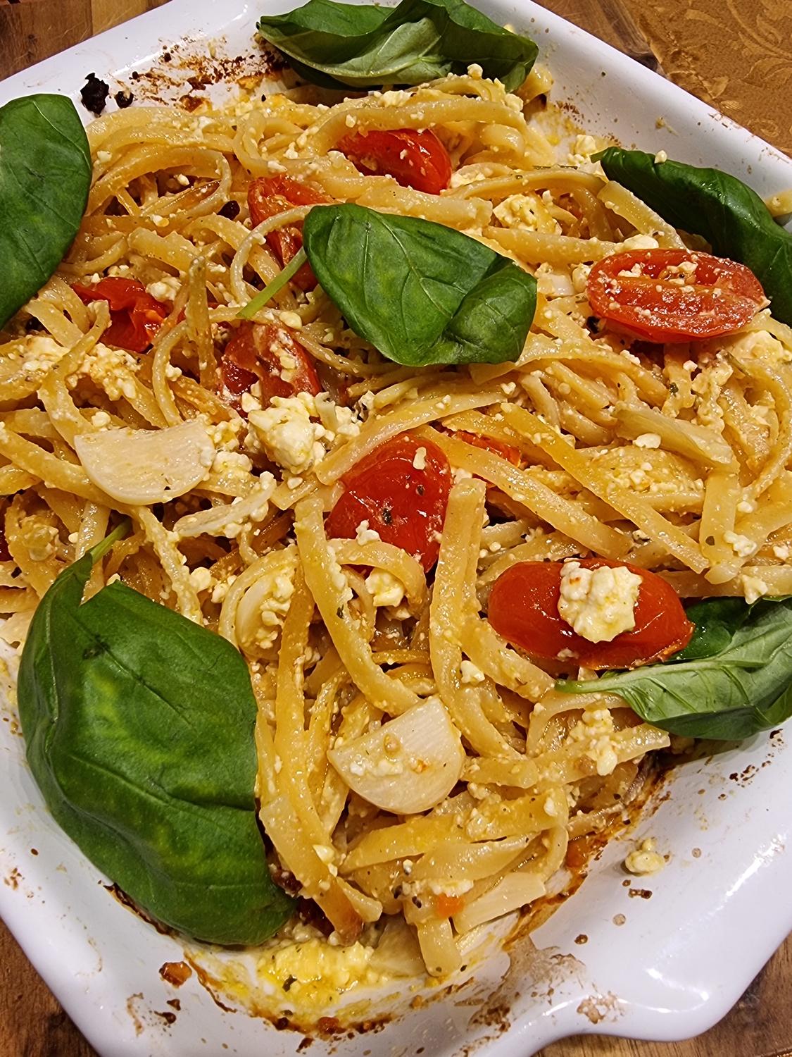 Tomaten-Feta-Nudeln aus dem Ofen - Rezept - kochbar.de