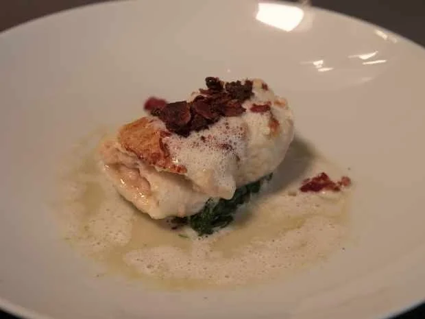 Rezept: Seezungenröllchen gefüllt mit Garnelenfarce auf Blattspinat Bild Nr. 16857 Seezungenröllchen gefüllt mit Garnelenfarce auf Blattspinat - Rezept - Bild Nr. 16857