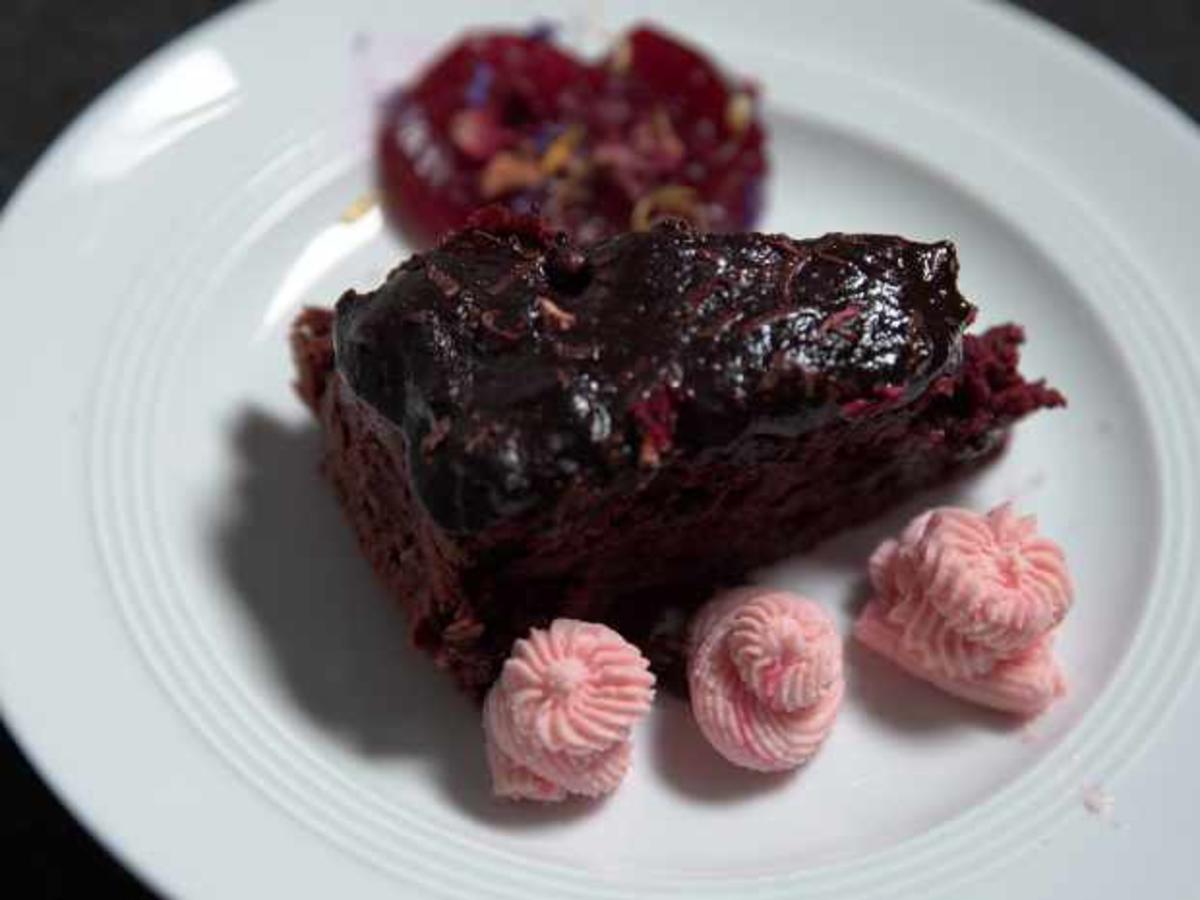 Schokoladenkuchen mit roter Bete und Schokoganache - Rezept - Bild Nr. 16857