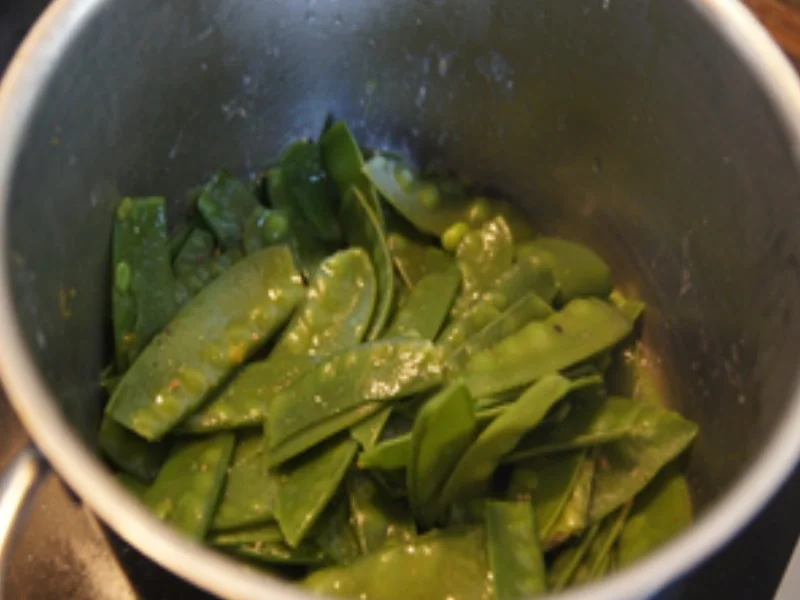 Rezept: Pangasius-Filet mit Zuckerschoten und Süßkartoffelstampf Bild Nr. 5 Pangasius-Filet mit Zuckerschoten und Süßkartoffelstampf - Rezept - Bild Nr. 5